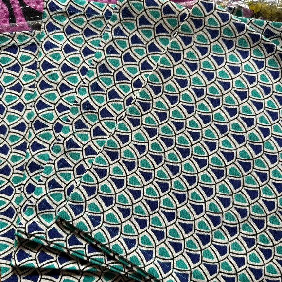 Crate & Barrel New in package 4 blue and green geometric print napkins 20 in sq - Picture 2 of 3